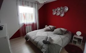 chambre rouge privée avec piscine